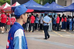 记者：国足战泰国换下韦世豪没问题，始终让颜骏凌首发更没问题